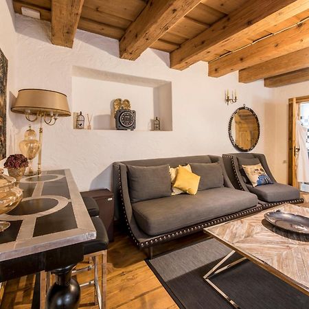 Casa Veche Aparthotel Брашов Стая снимка