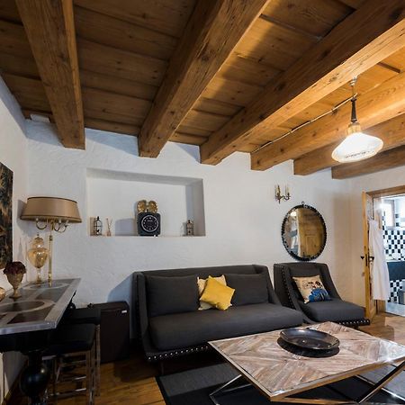 Casa Veche Aparthotel Брашов Стая снимка