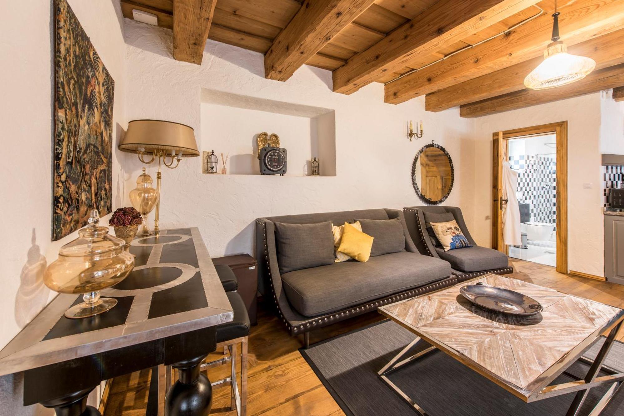 Casa Veche Aparthotel Брашов Стая снимка