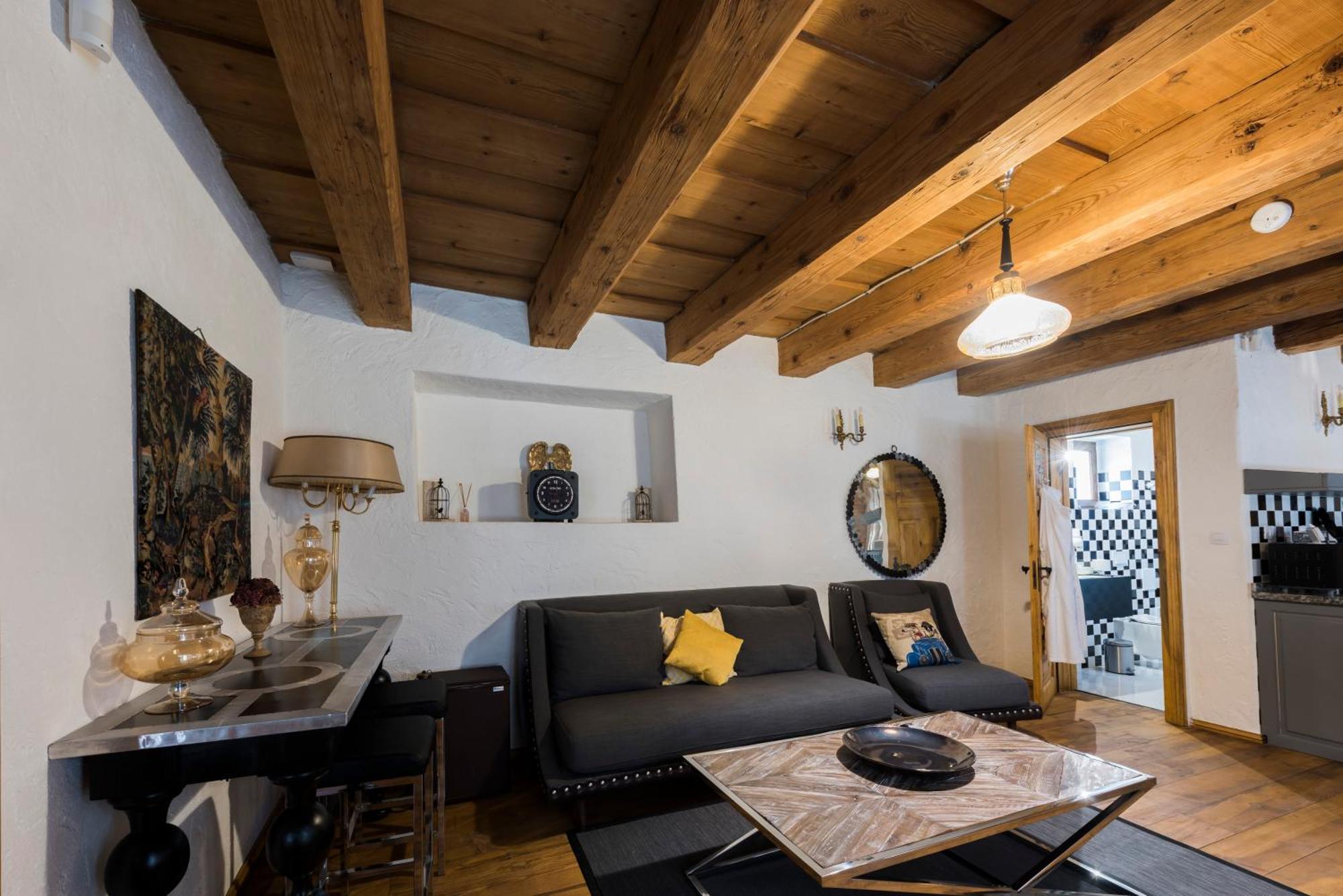 Casa Veche Aparthotel Брашов Стая снимка