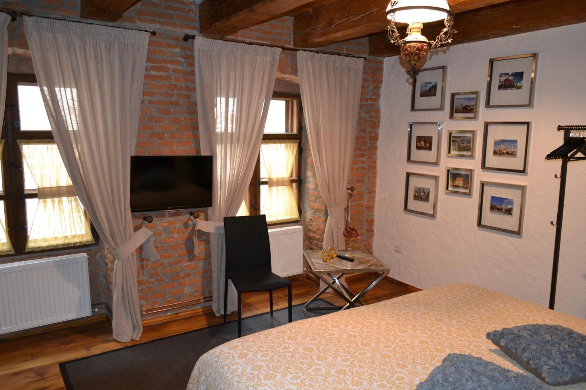 Casa Veche Aparthotel Брашов Стая снимка