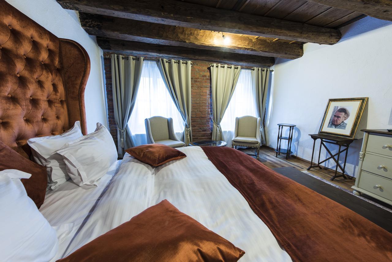 Casa Veche Aparthotel Брашов Стая снимка