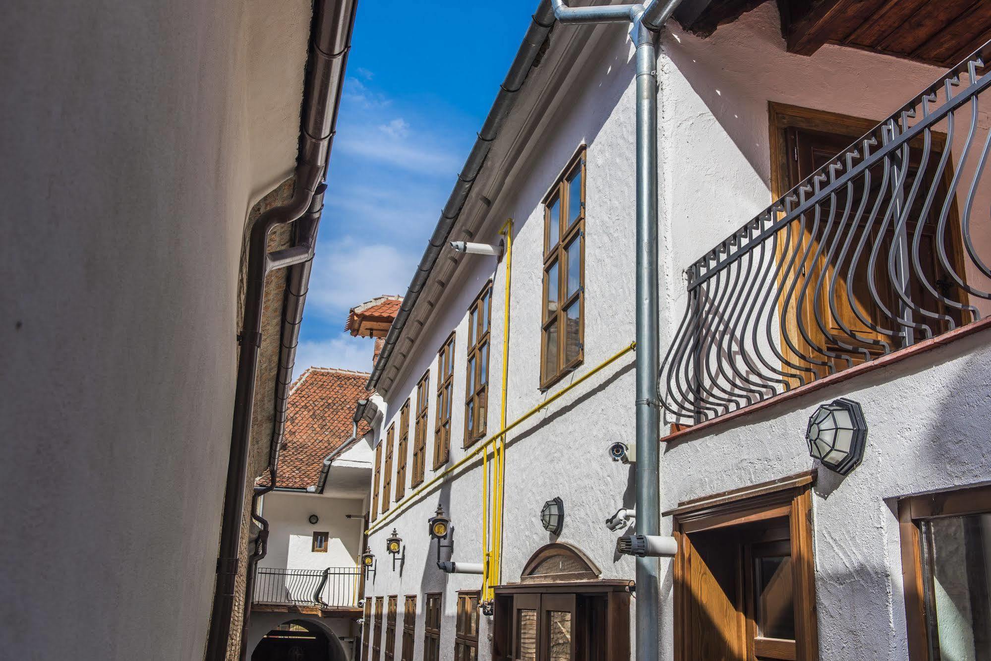 Casa Veche Aparthotel Брашов Екстериор снимка