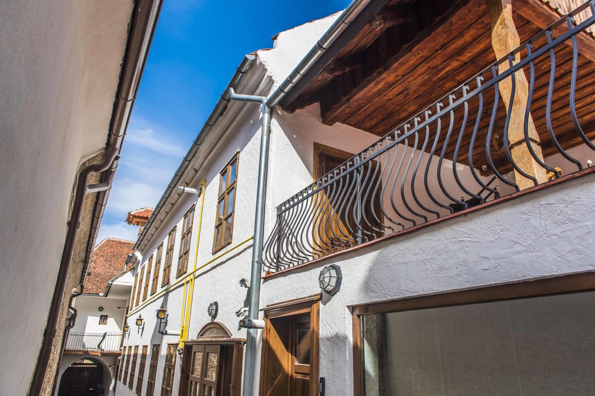 Casa Veche Aparthotel Брашов Екстериор снимка