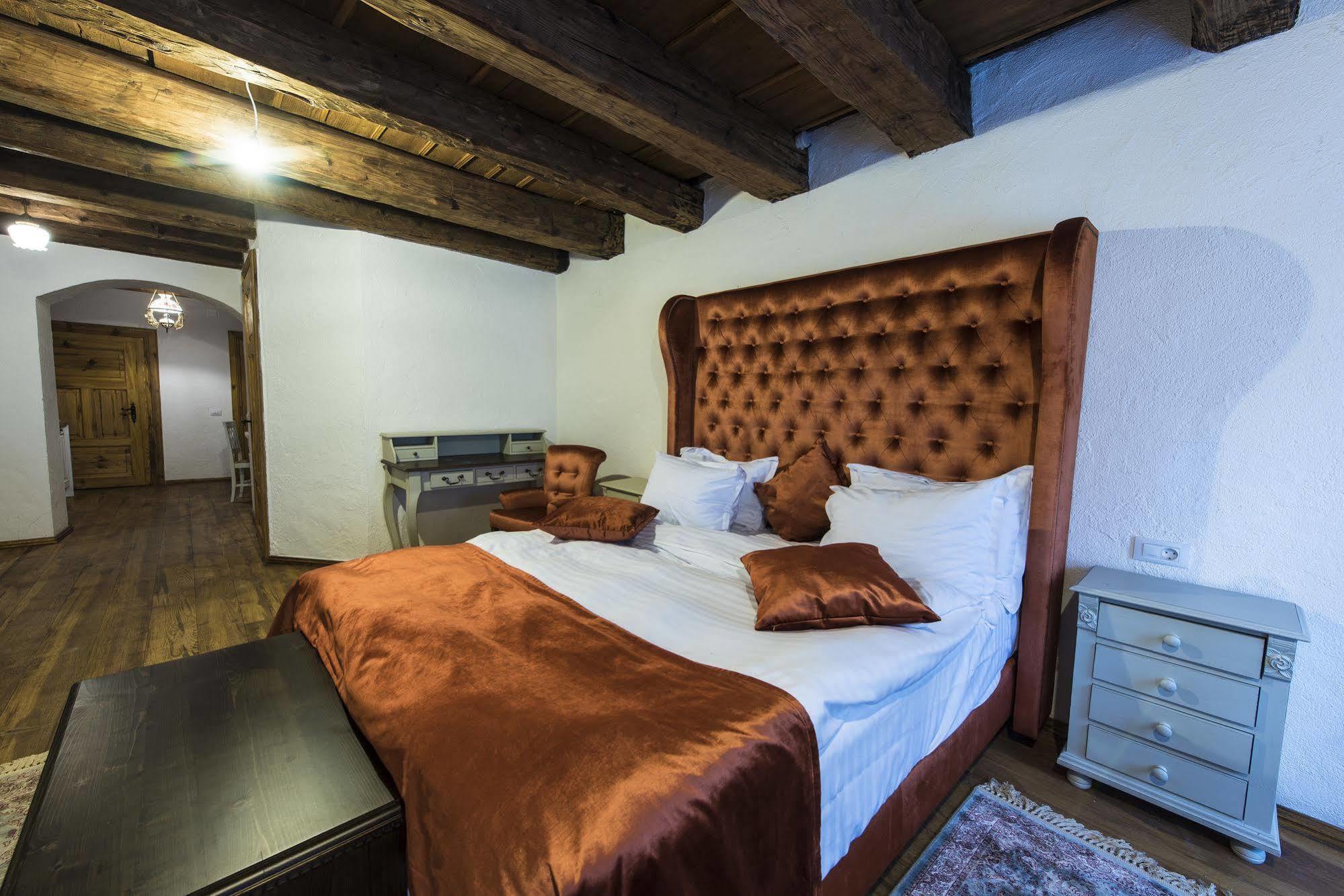 Casa Veche Aparthotel Брашов Екстериор снимка